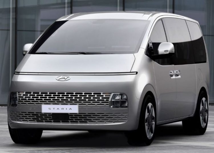 Hyundai Staria mới