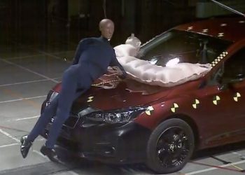 Subaru trang bị túi khí bên ngoài xe bảo vệ cho người đi bộ