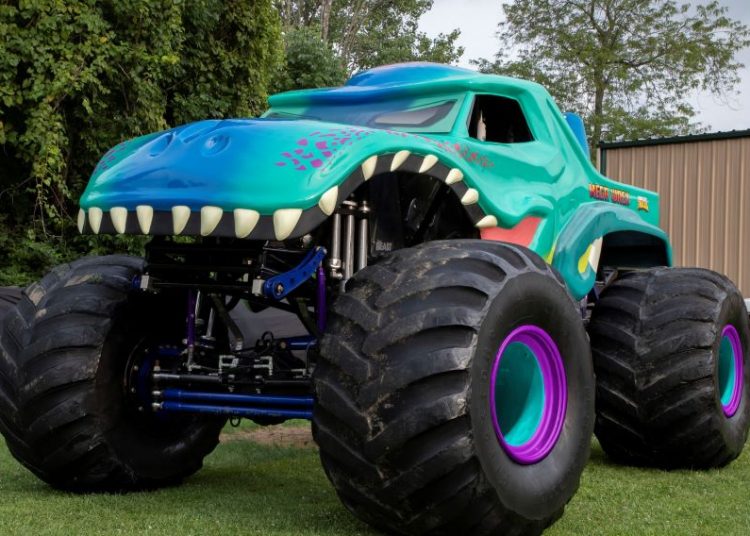 Hot Wheels Mega Wrex