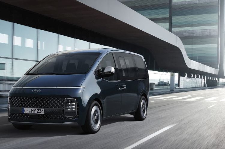 Hyundai Staria Signature