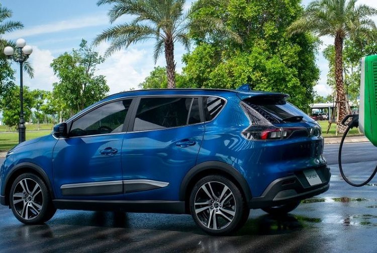 Hình ảnh thực tế của chiếc ô tô điện VinFast VF e34 đầu tiên tại Việt Nam