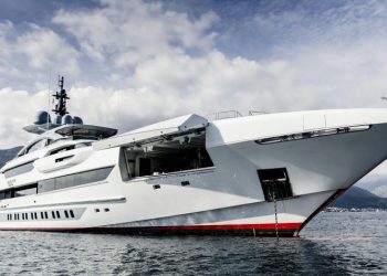 Du thuyền Galactica Super Nova