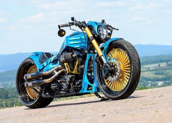 Chiếc Harley-Davidson Ilektra "độ" bánh xe và phuộc xe mạ vàng 24K