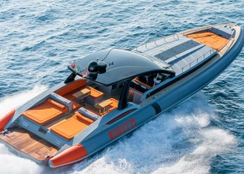 Thuyền cao tốc Pirelli 1900