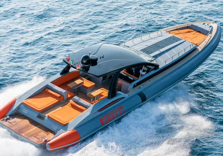 Thuyền cao tốc Pirelli 1900