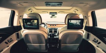 Hệ thống giải trí mới cho hàng ghế sau Bentley