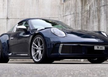 Chiếc Porsche 911 Targa với gói độ thân rộng độc đáo từ Ares Design