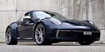 Chiếc Porsche 911 Targa với gói độ thân rộng độc đáo từ Ares Design