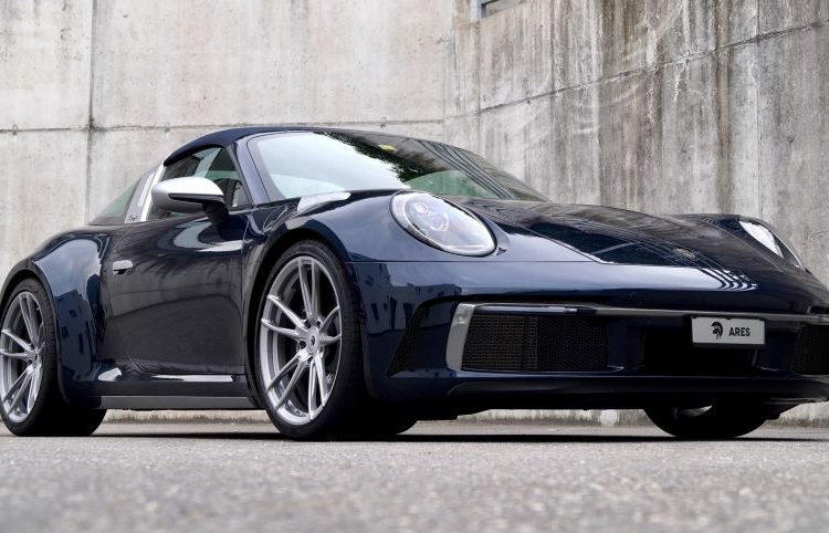 Chiếc Porsche 911 Targa với gói độ thân rộng độc đáo từ Ares Design