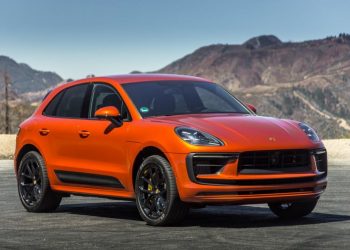 Porsche Macan xăng