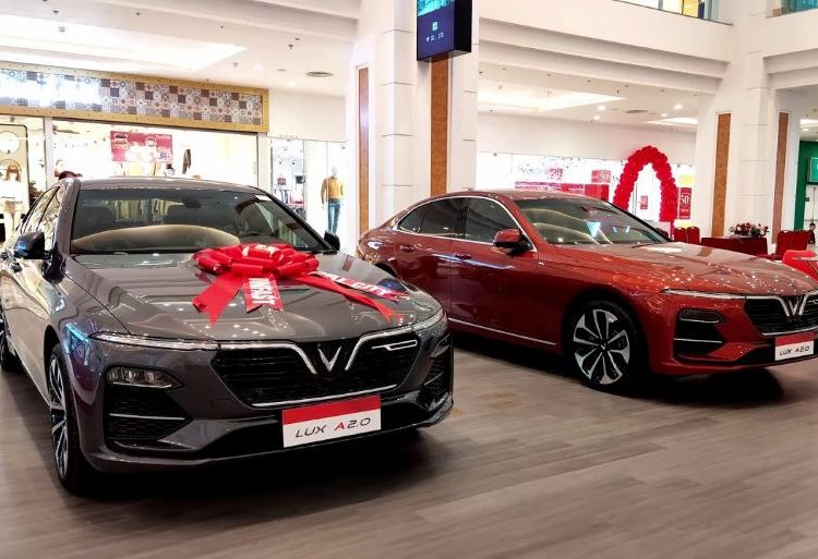 Dù ảnh hưởng Covid-19, hơn 2.300 xe Lux và Fadil của VinFast được bán ra trong tháng 8