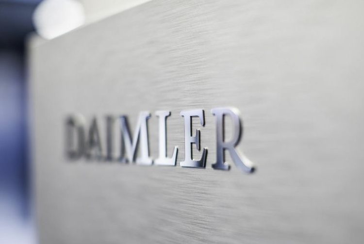 Daimler tách thành 2 công ty
