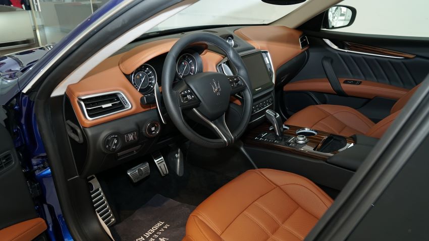 Maserati Ghibli Hybrid mới 