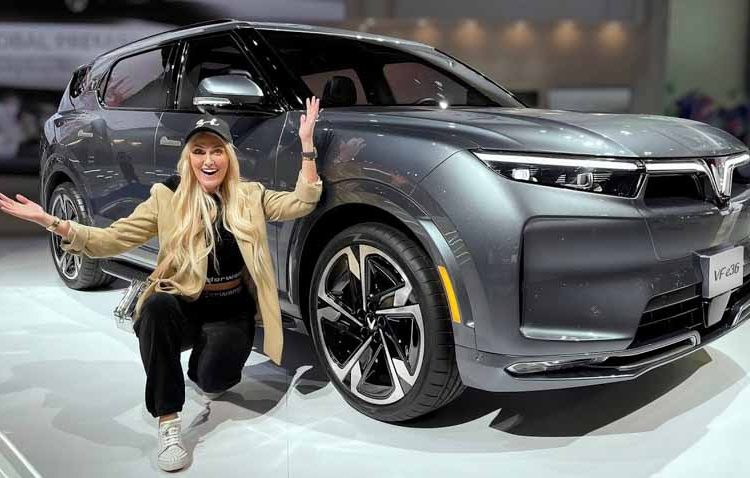 YouTuber Supercar Bondie dành không ít lời khen cho cặp đôi VinFast VF trình diễn tại Auto Show Los Angeles - 1