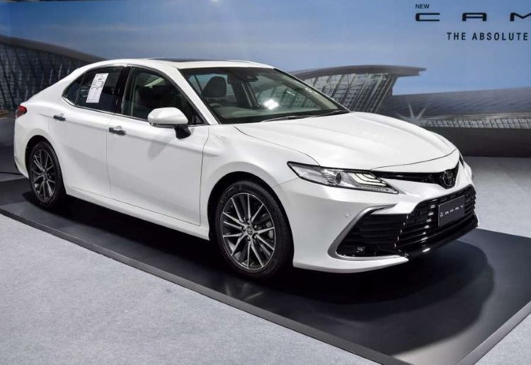 Toyota Camry đời 2022