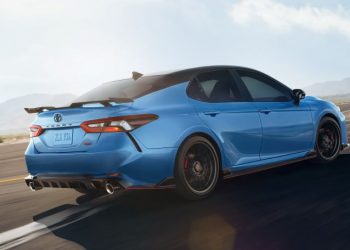 Toyota Camry 2022 mới