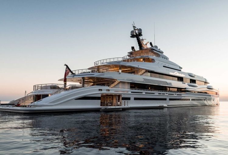 Du thuyền LANA tỷ phú Bill Gates đón sinh nhật