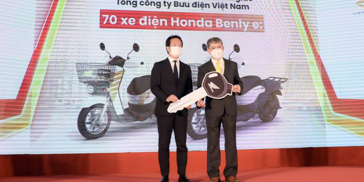 Honda Việt Nam phối hợp với Bưu Điện Việt Nam  triển khai thí điểm dự án sử dụng xe điện giao hàng