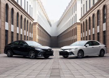 Toyota Camry hoàn toàn mới, thêm phiên bản 2.5HV với công nghệ Hybrid tự sạc điện
