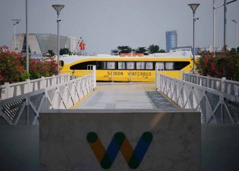 Sài Gòn có chuyến buýt đường thuỷ buổi tối