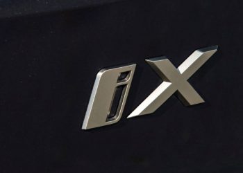 BMW iX M60 sắp ra mắt tại CES, có thể đổi màu sơn bằng “một nút bấm”, mạnh hơn 600 mã lực