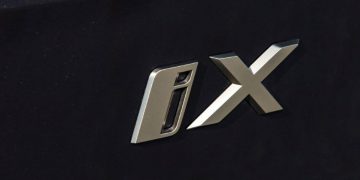 BMW iX M60 sắp ra mắt tại CES, có thể đổi màu sơn bằng “một nút bấm”, mạnh hơn 600 mã lực