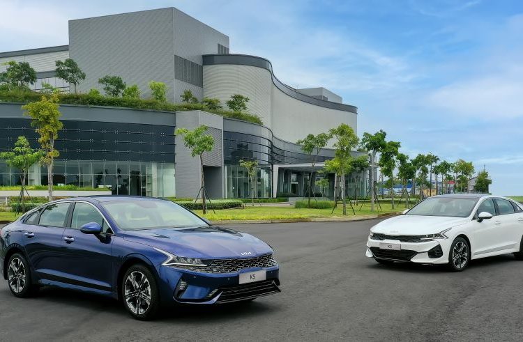 Kia K5 mới
