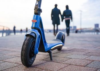 Bugatti trình làng chiếc scooter chạy điện có công suất dưới 1 mã lực