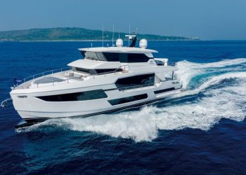 Chiếc du thuyền Horizon FD75 đầu tiên có Sky Lounge