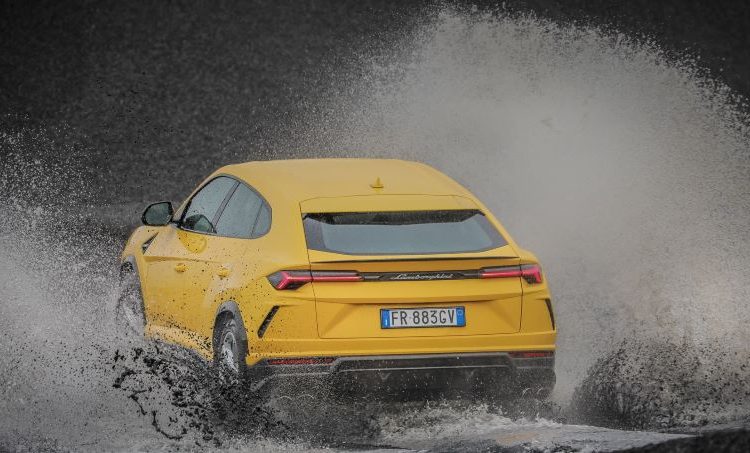 Trong năm 2022, Lamborghini sẽ bắt đầu ngừng sản xuất xe động cơ đốt trong