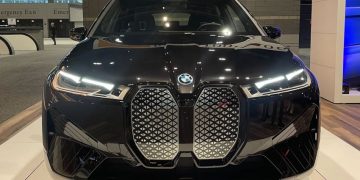 BMW iX M60 mới xuất hiện tại triển lãm Chicago Auto Show 2022
