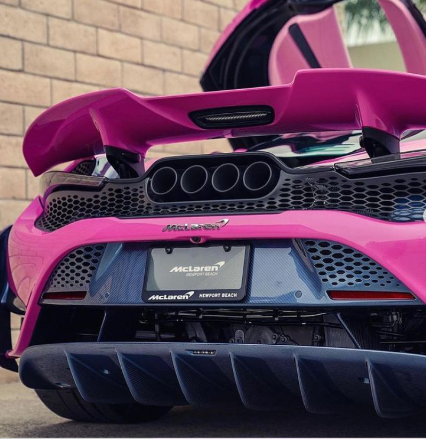 McLaren màu hồng