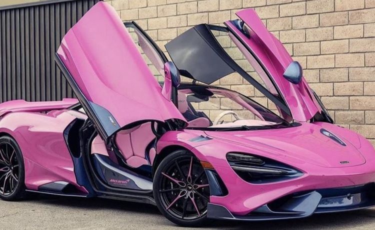 McLaren màu hồng