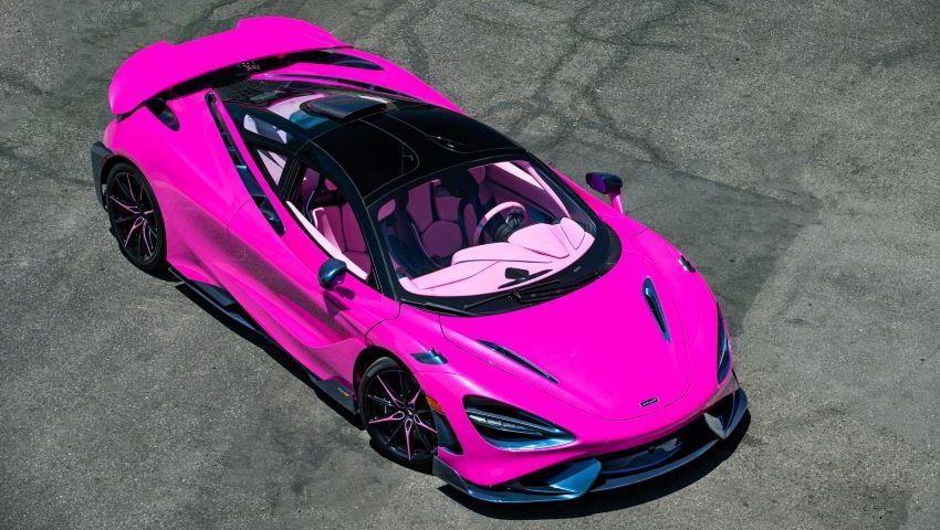 McLaren 765LT màu hồng