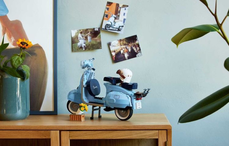 LEGO ra mắt bộ sản phẩm Vespa 125 đời 1960 cực dễ thương