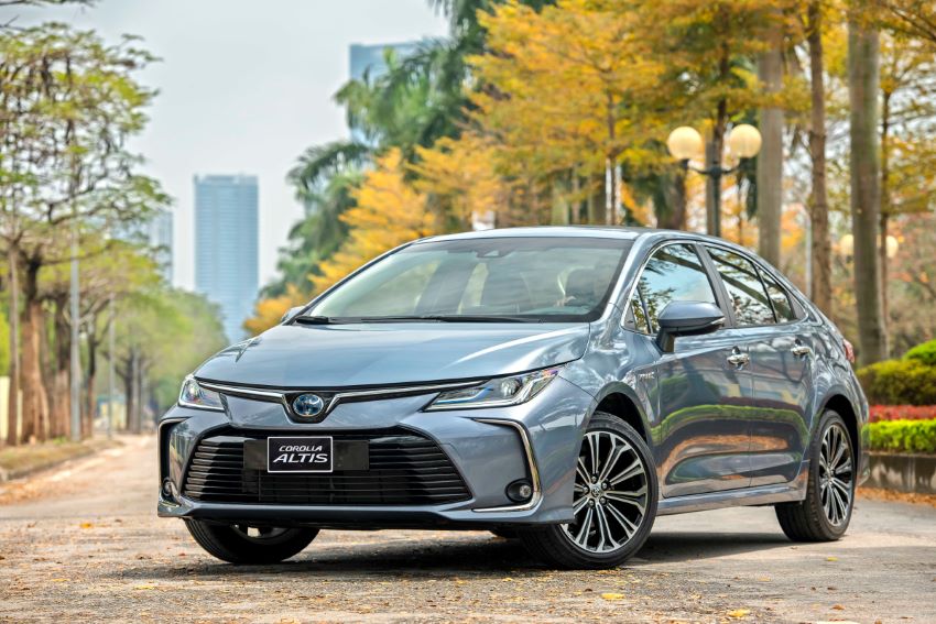 Giá Toyota Corolla Altis 2022