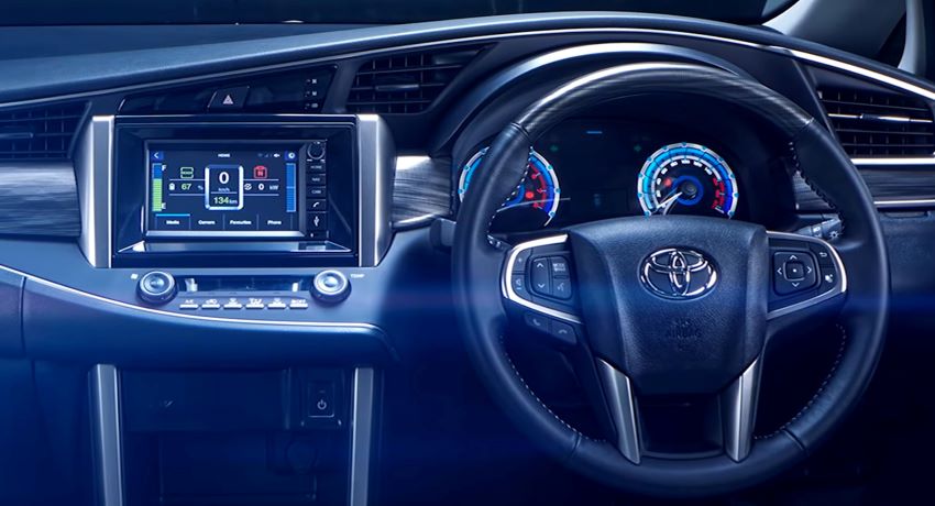 Toyota Innova chạy điện
