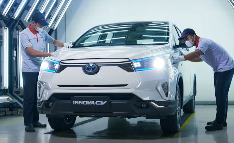 Toyota Innova chạy điện