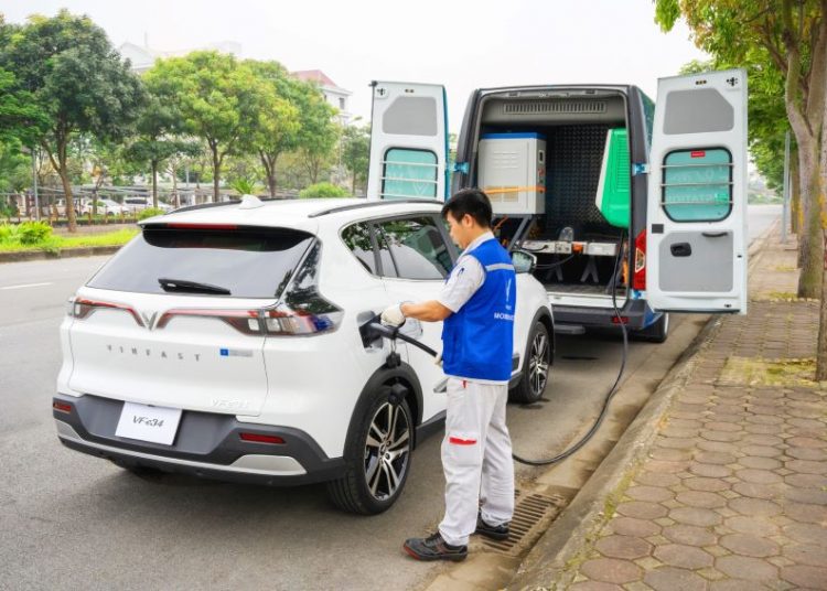 Dịch vụ cứu hộ pin ô tô điện 24/7