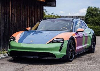 Porsche Taycan 4 Cross Turismo của Sean Wotherspoon lấy cảm hứng từ giày thể thao