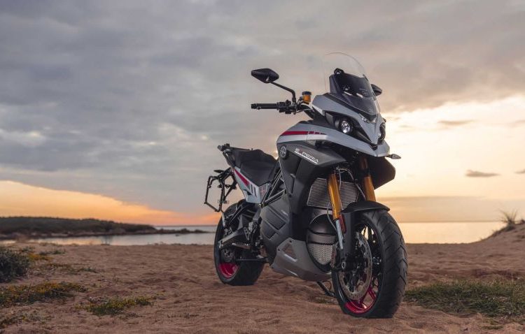 Mô tô điện Energica Experia chạy được 420 km với một lần sạc đầy
