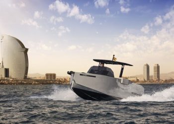 Du thuyền D28 Formentor e-Hybrid