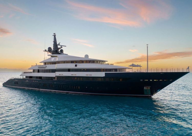 Du thuyền Man of Steel