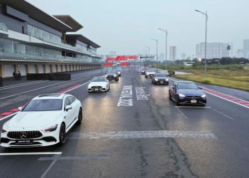 Mercedes-Benz Driving Festival 2022 mang gần 40 chiếc xe đến đường đua F1 tại Hà Nội để khách hàng trải nghiệm