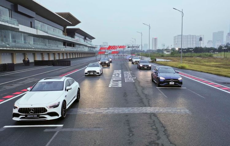 Mercedes-Benz Driving Festival 2022 mang gần 40 chiếc xe đến đường đua F1 tại Hà Nội để khách hàng trải nghiệm