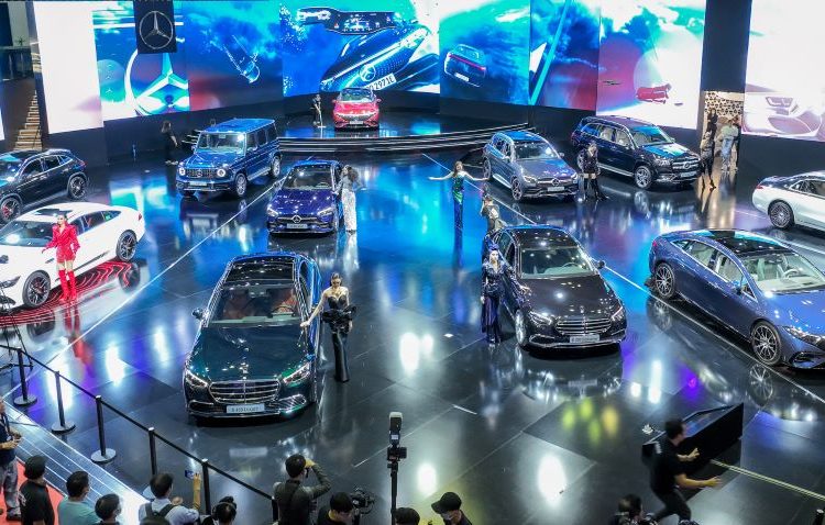 “Choáng ngợp” với dàn xe sang 17 chiếc của Mercedes-Benz tại Vietnam Motor Show 2022