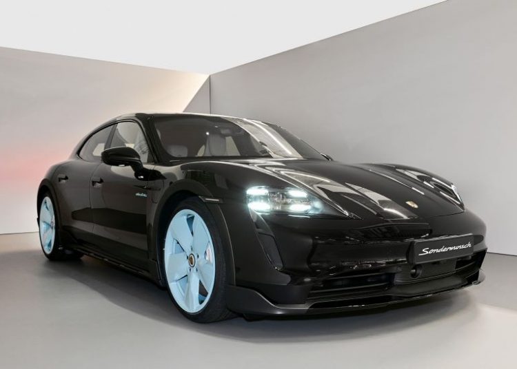 Khám phá chiếc Porsche Taycan 4S Cross Turismo đặc biệt của Jennie nhóm BlackPink