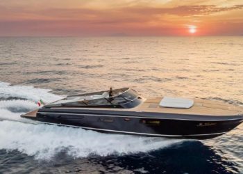 Du thuyền Itama 62RS mới với buồng lái kiểu Open Cockpit