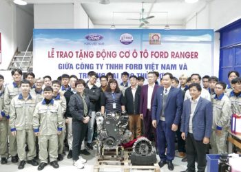 Ford tặng động cơ