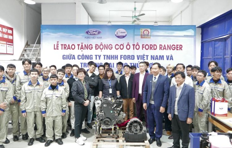 Ford tặng động cơ